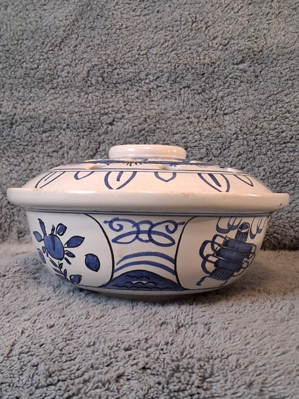 Vintage Williamsburg Restoration Delft Blue White Flower Frog Potpourri Bowl